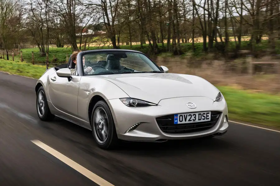 Mazda MX-5 i MINI Cabrio: otvoreni krov